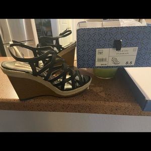 Vera wang wedges size 8.5